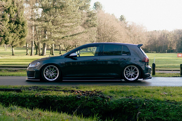 Фото дисков Bola B19 Сатиновый лак на Volkswagen Golf VII