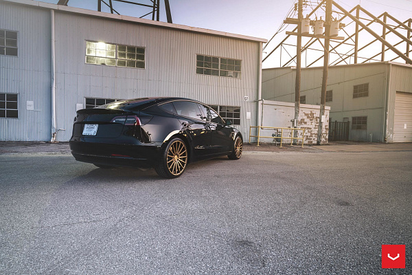 Фото дисков Vossen VFS-2 Сатиновая бронза на Tesla Model 3