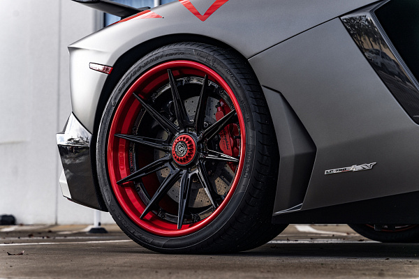 Фото дисков Strasse Wheels SV10-RS Performance Другой цвет на Lamborghini Aventador