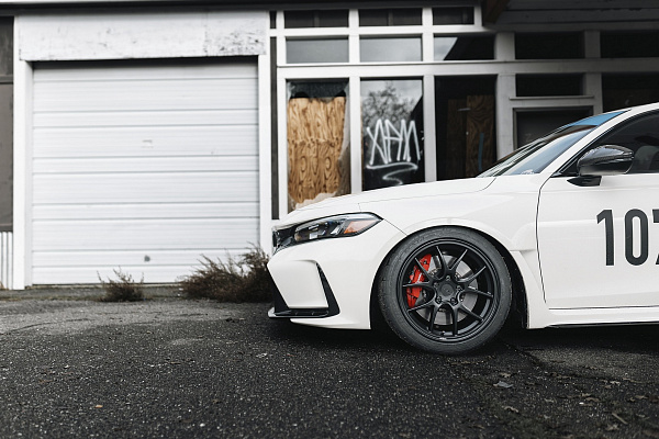 Фото дисков Rotiform LTN-J Черный матовый на Honda Civic Type R FL5