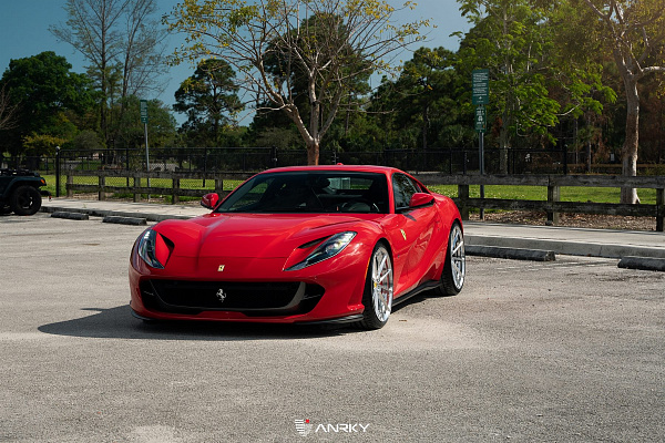 Фото дисков Anrky AN28 Полированный лак на Ferrari 812