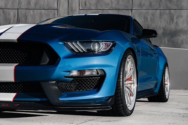 Фото дисков Brixton Forged R11-RS Глянцевый лак на Ford Mustang VI