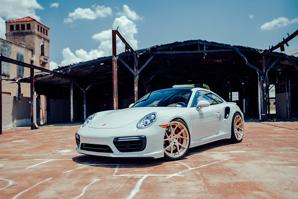 Фото дисков Strasse Wheels SM5RT Deep Concave Duoblock Сатиновая шампань на Porsche 911 VII