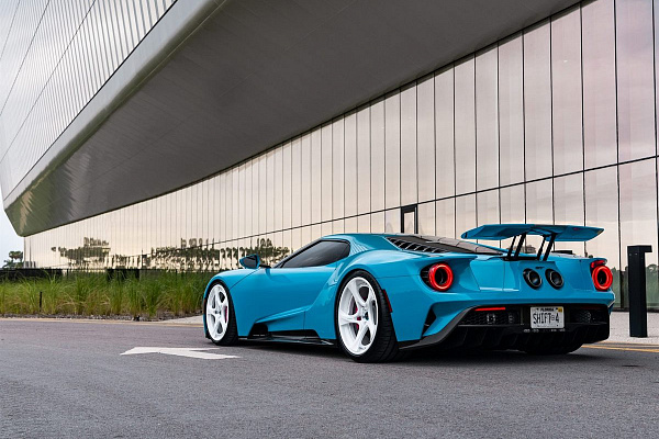 Фото дисков Anrky XR-305 Белый глянец на Ford GT II