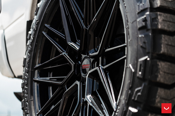 Фото дисков Vossen HF-7 Черный глянец на Ram 1500 IV