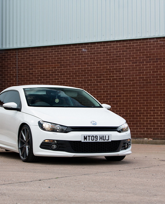 Фото дисков VFS-1 Сатиновый графит на Volkswagen Scirocco III
