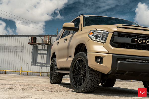 Фото дисков Vossen HF-7 Черный глянец на Toyota Sequoia II