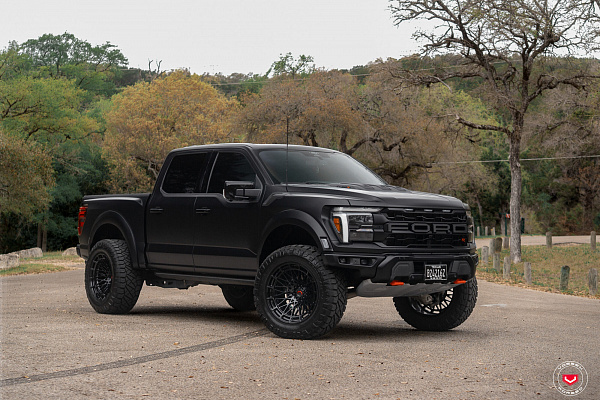 Фото дисков Vossen LCX-03 Черный глянец на GMC Sierra IV
