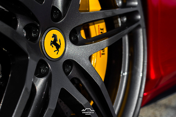 Фото дисков HRE P107 Глянцевый графит на Ferrari 458