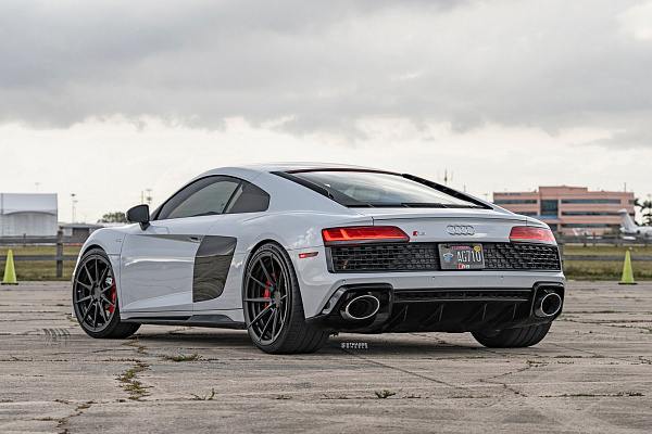 Фото дисков Strasse Wheels SV10 Deep Concave Duoblock Черный сатин на Audi R8 (4S)