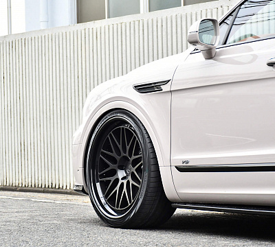 Фото дисков HRE 300 на Bentley Bentayga
