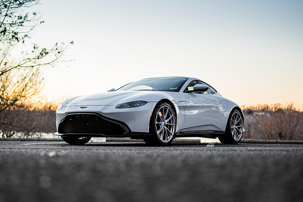 Фото дисков HRE P204 Серебро на Aston Martin Vantage 4
