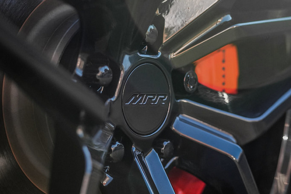 Фото дисков MRR M755 Черный глянец на Chevrolet Camaro VI