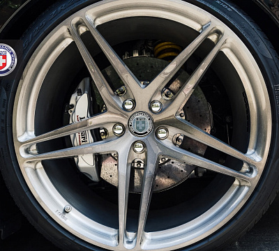 Фото дисков HRE P107 на Ferrari F12