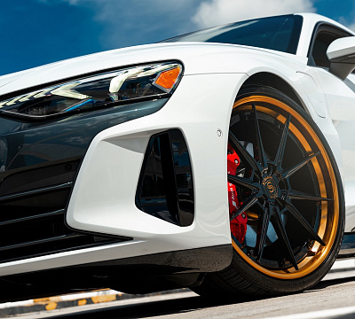 Фото дисков Strasse Wheels SV10 Deep Concave FS на Audi E-tron GT