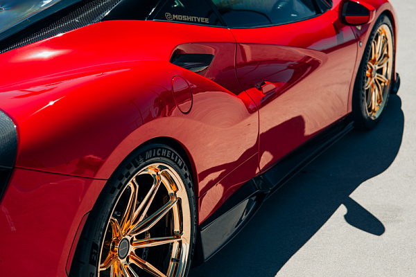 Фото дисков Brixton Forged R11-RS Глянцевое золото на Ferrari F8