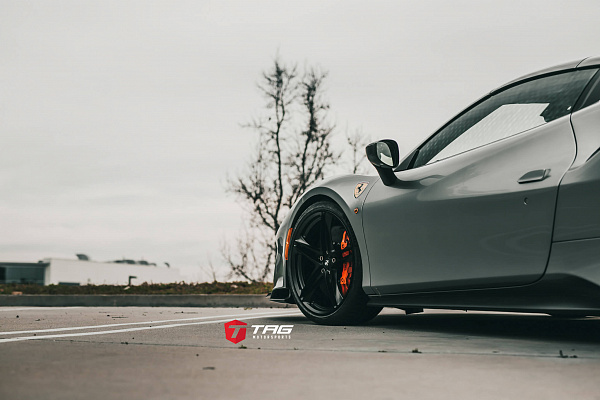 Фото дисков HRE P207 Черный сатин на Ferrari 488