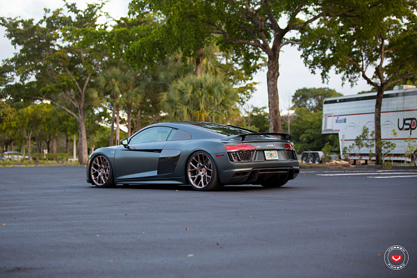 Фото дисков Vossen CG-204 Глянцевая бронза на Audi R8 (4S)