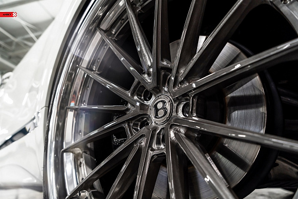 Фото дисков Anrky AN39 Глянцевый темный лак на Bentley Bentayga