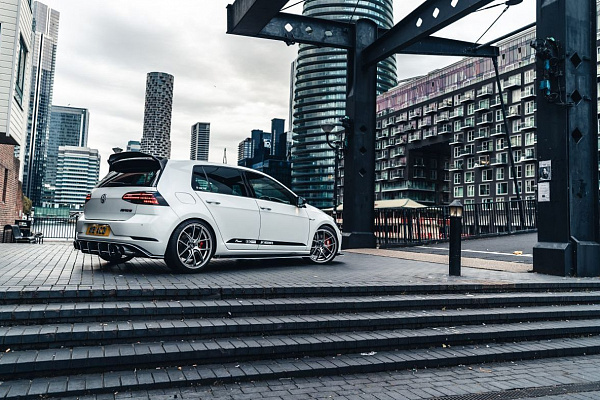 Фото дисков Bola FLE Сатиновый лак на Volkswagen Golf VII