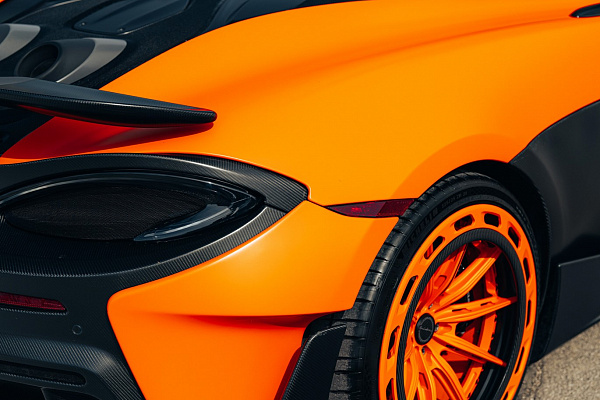 Фото дисков Brixton Forged FDE11 Aerotech Черный сатин на McLaren 600