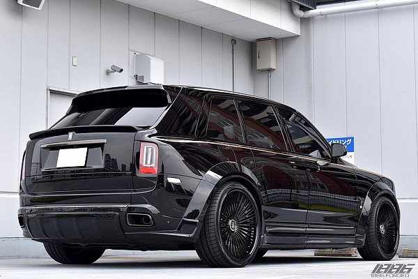 Фото дисков 1886 Wheels G007 Черный глянец на Rolls-Royce Cullinan