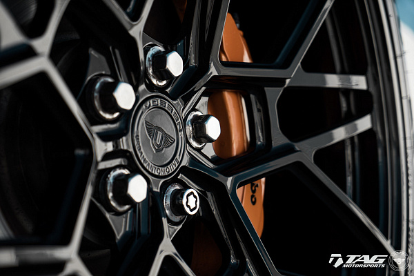 Фото дисков Vossen UV-1 Черный глянец на Land Rover Range Rover Sport II