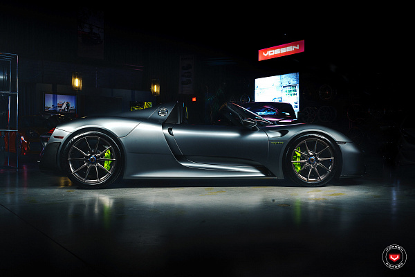 Фото дисков Vossen EVO-2 Глянцевый темный лак на Porsche 918 Spyder