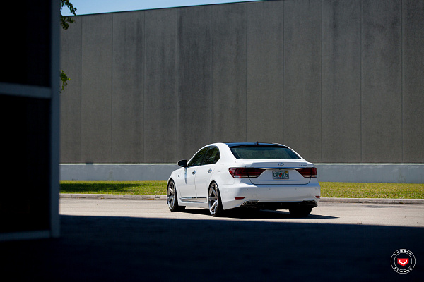 Фото дисков Vossen CG-207 Глянцевый лак на Lexus LS IV