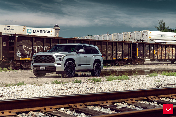 Фото дисков Vossen HF6-5 Черный глянец на Toyota Sequoia III