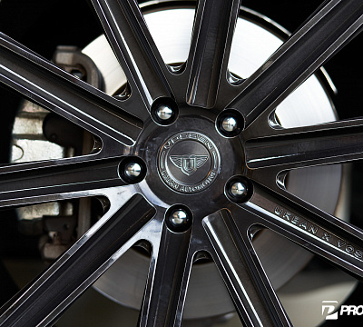 Фото дисков Vossen UV-2 на Land Rover Discovery V