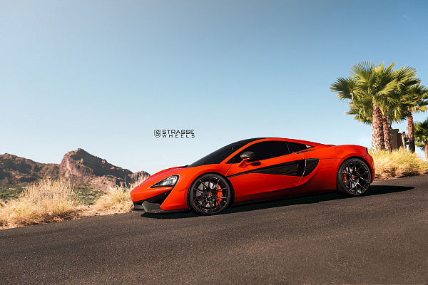 Фото дисков Strasse Wheels SM5R Deep Concave Monoblock Черный глянец на McLaren 570S