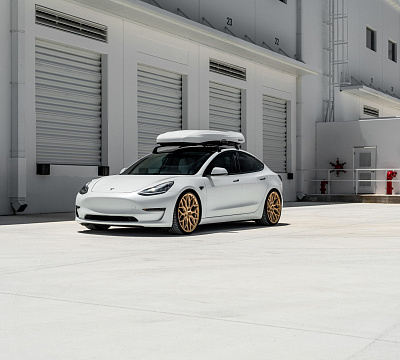 Фото дисков Vossen HF-2 на Tesla Model 3