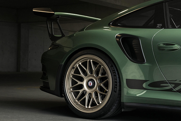 Фото дисков HRE 300 GTS Сатиновая шампань на Porsche 911 VIII