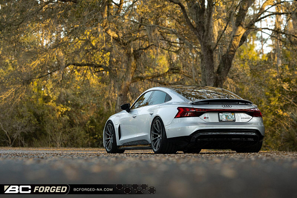 Фото дисков BC Forged RZ10 Матовый графит на Audi E-tron GT