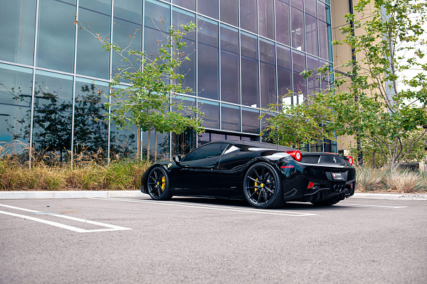 Фото дисков HRE P104SC Черный сатин на Ferrari 458