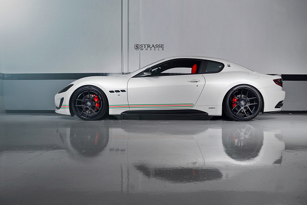 Фото дисков Strasse Wheels SM5 Deep Concave Черный сатин на Maserati GranTurismo I