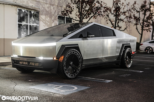 Фото дисков Giovanna Dicotto Алмазная проточка на Tesla Cybertruck
