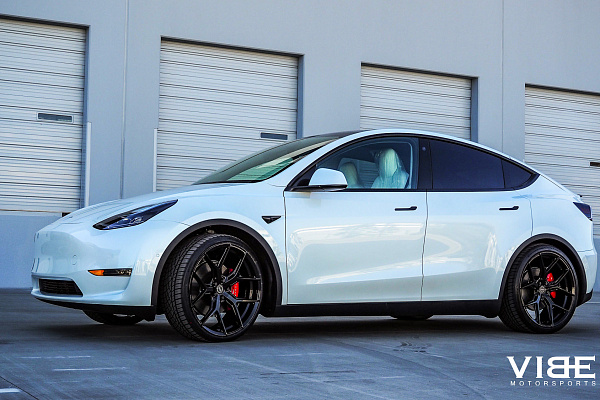 Фото дисков Vossen HF-5 Черный глянец на Tesla Model Y
