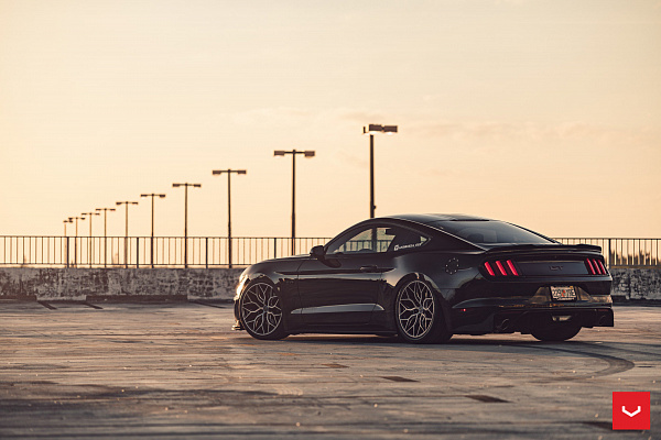 Фото дисков Vossen HF-2 Алмазная проточка на Ford Mustang VI