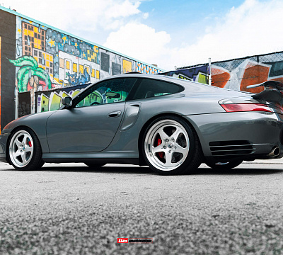 Фото дисков HRE 527 на Porsche 911 V