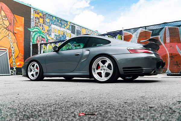 Фото дисков HRE 527 Глянцевый лак на Porsche 911 V