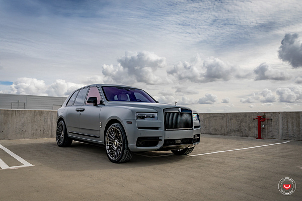 Фото дисков Vossen S17-13 Глянцевый темный лак на Rolls-Royce Cullinan