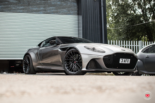 Фото дисков Vossen EVO-6TR Черный глянец на Aston Martin DBS 3