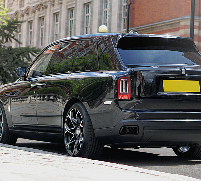 Фото дисков Kahn Type 55 RS на Rolls-Royce Cullinan
