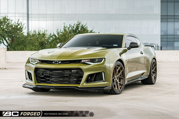 Фото дисков BC Forged HCS21 Глянцевая бронза на Chevrolet Camaro VI