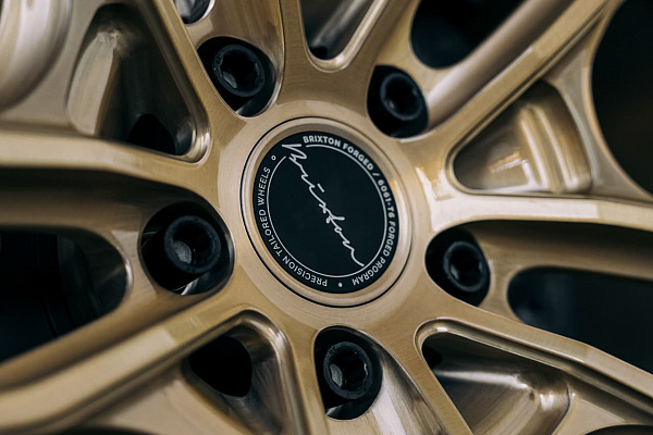 Фото дисков Brixton Forged PF14 R / RS Глянцевая шампань на Ford GT II