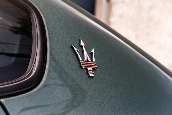 Фото дисков AL13 C005R Черный глянец на Maserati Quattroporte VI