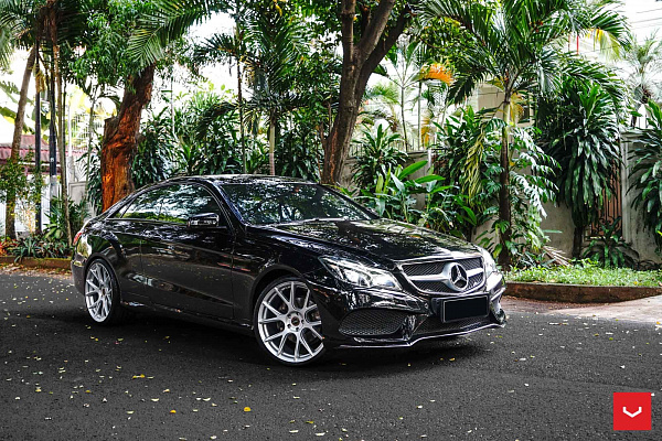 Фото дисков Vossen VFS-6 Серебро на Mercedes-Benz E-Class (W212, S212, C207)