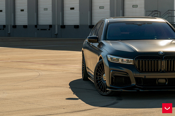 Фото дисков Vossen HF-8 Черный глянец на BMW 7 (G70)